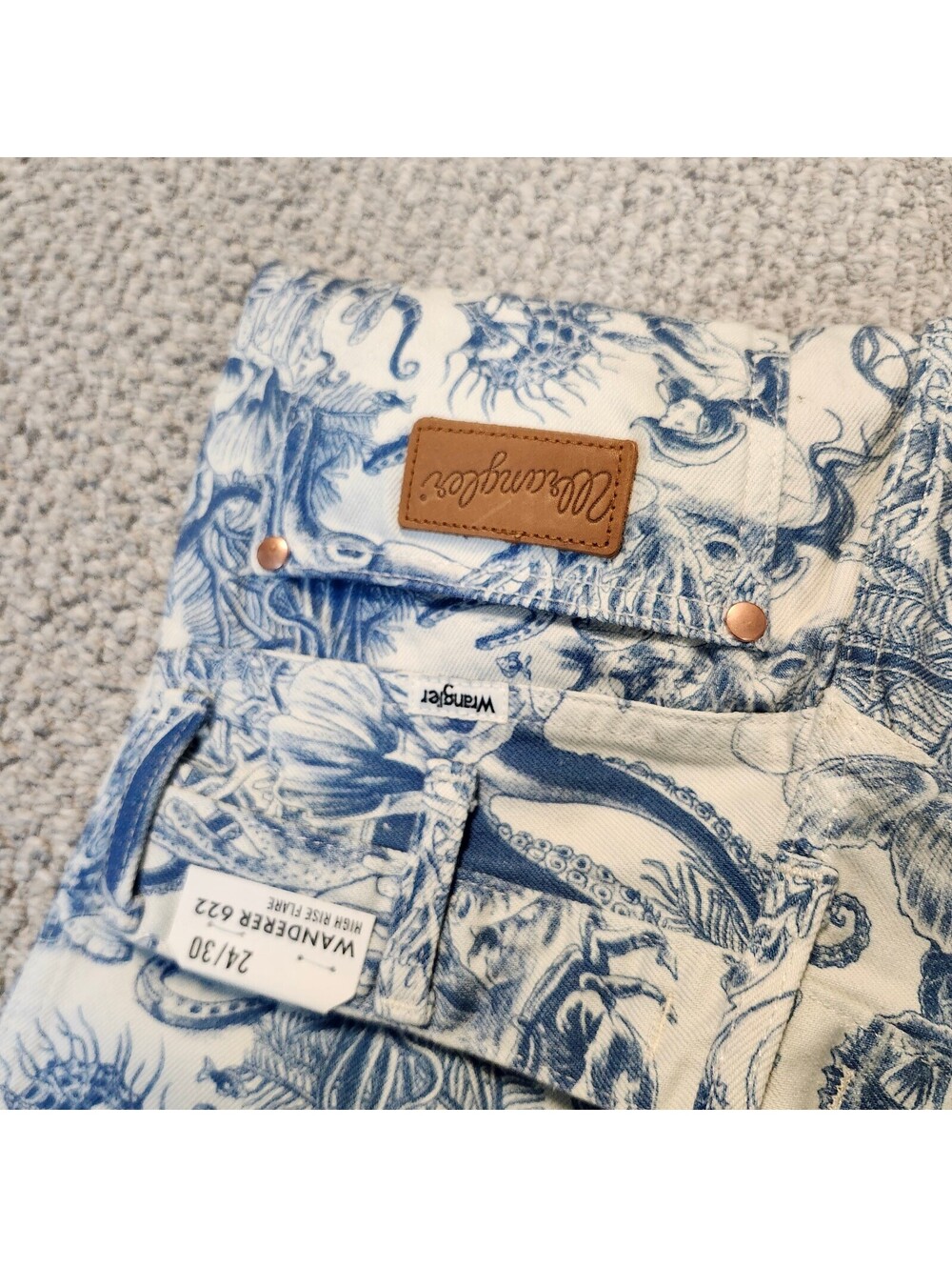 Wrangler Wanderer Women's Blue and White High Rise Flared Jeans 24/30 NWT - Picture 9 of 11